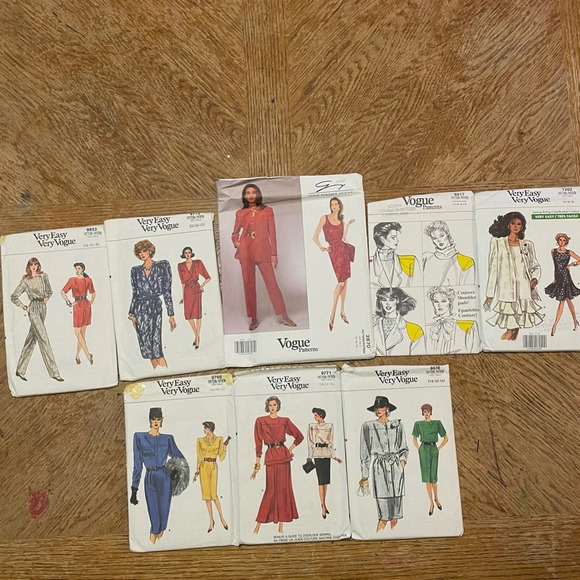 Lot of 8 Vogue Vintage Sewing Patterns Various sizes Womens Fashion Designs. - Picture 1 of 8
